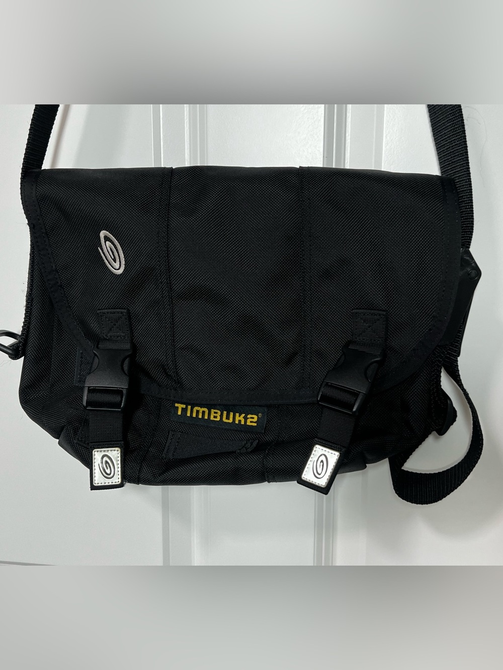 Timbuk2 Classic Heavy Duty Water Resistant Commuter Travel Crossbody Messenger